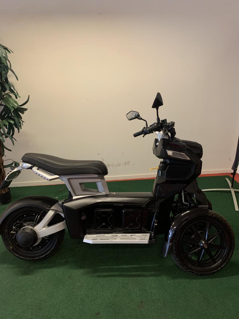 DOOHAN I TANK MET 2X ACCU 45KM NU 1995,= RIJKLAAR