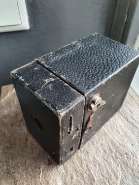 Antieke kodak box camera ca. 1910 voor verzamelaars aangeboden...