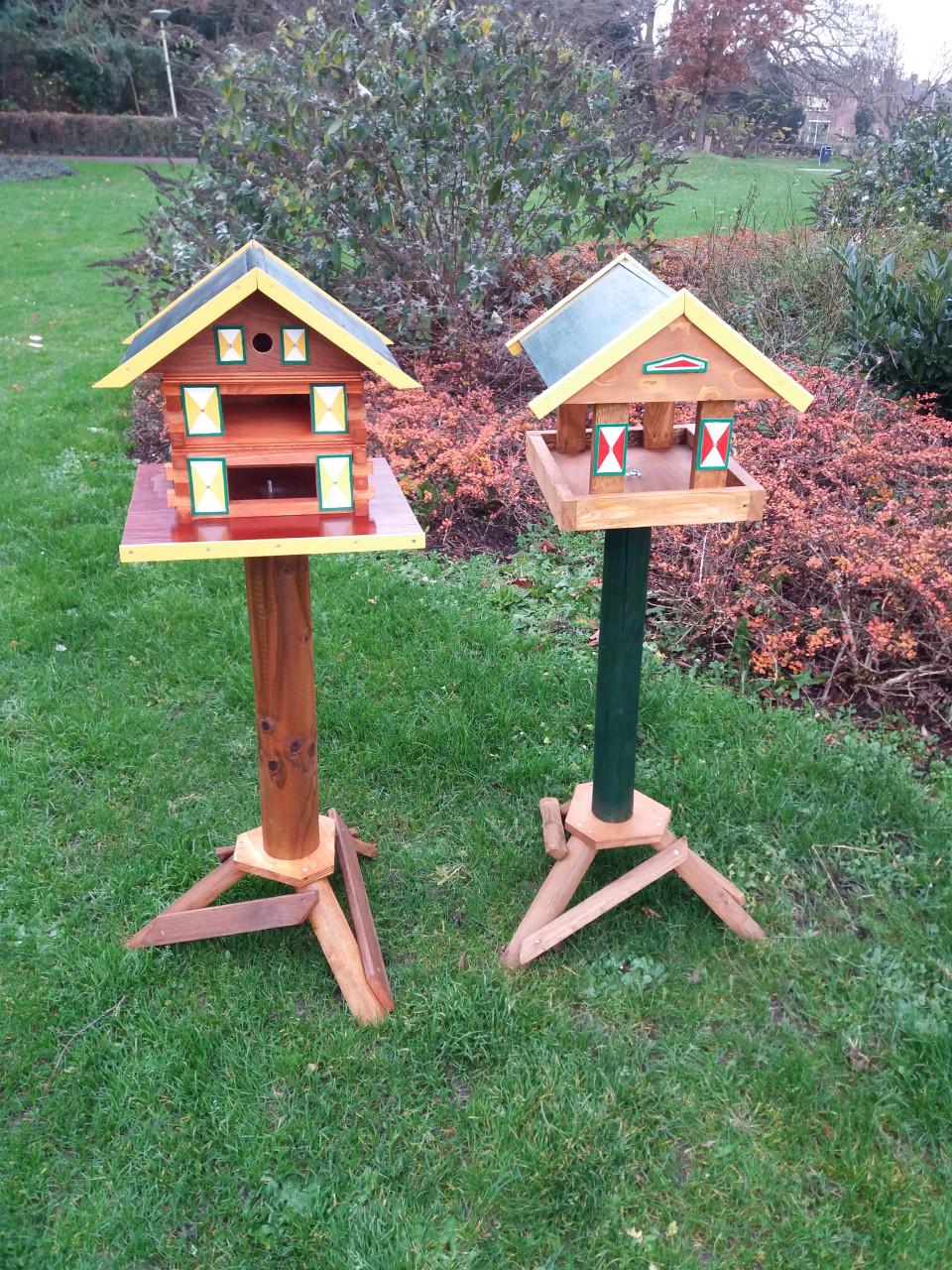 Vogel - Voederhuisjes , Nest - kastjes , Voedertafels   etc  zie foto's