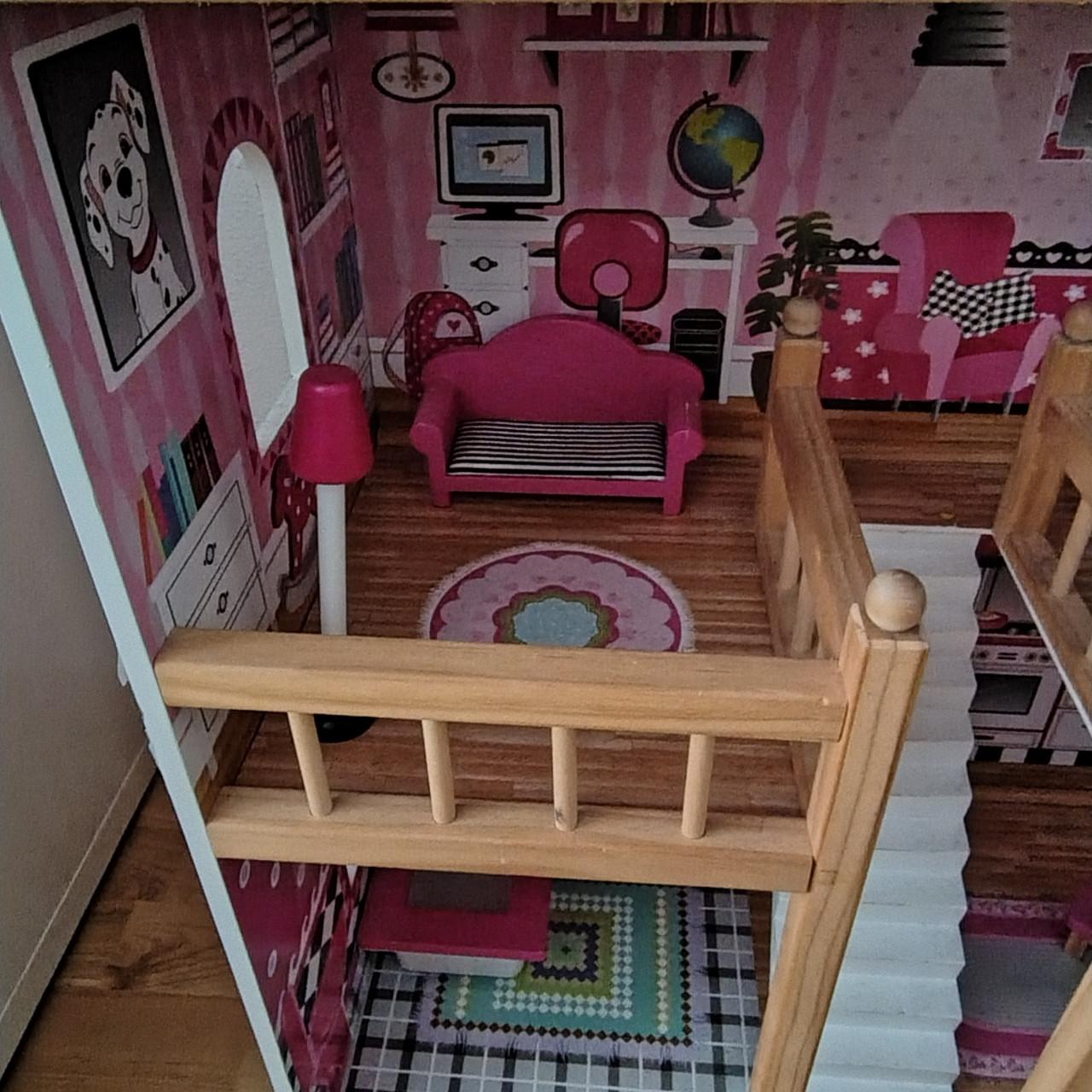 Groot poppenhuis met accessoires