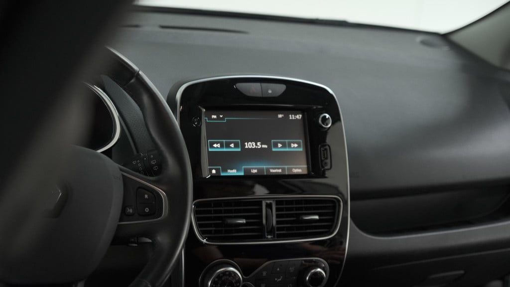 Renault Clio estate tce 90 intens | trekhaak | navigatie | parkeersensoren 