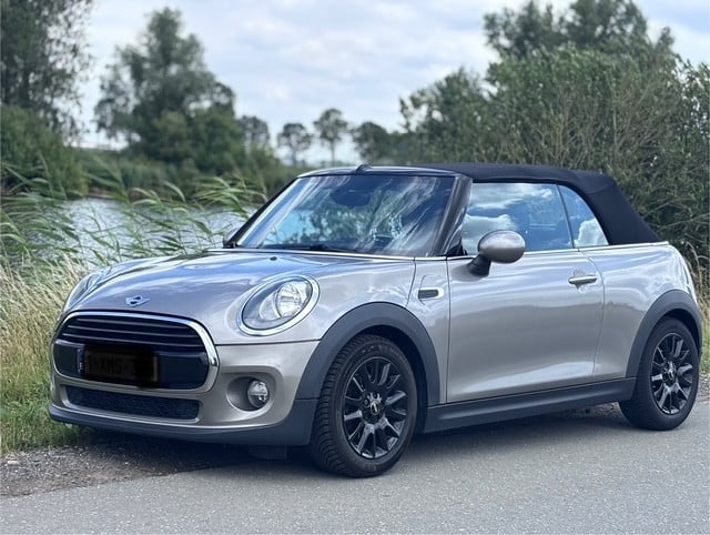 Mooie goed onderhouden Mini cooper cabrio bj2016 km184500