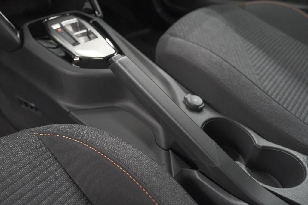 Peugeot 208 1.2 hybrid 110 e-dcs6 style | direct leverbaar | apple carplay 
