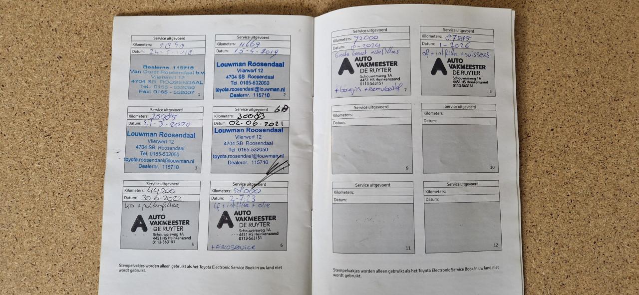 Toyota chr 1.8 hybride bi-tone plus,trekhaak,leder,led