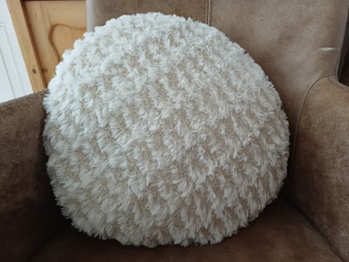 NIEUW: 2 verschillende KUSSENS, rond + 40 cm doorsnede