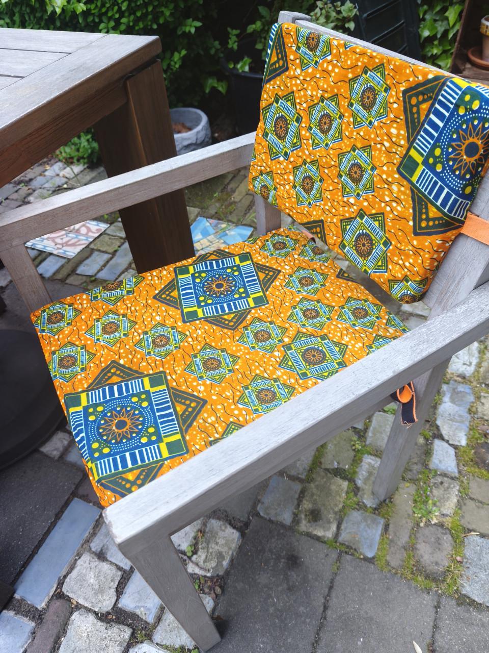 Houten tuinset, tafel met 4 stoelen