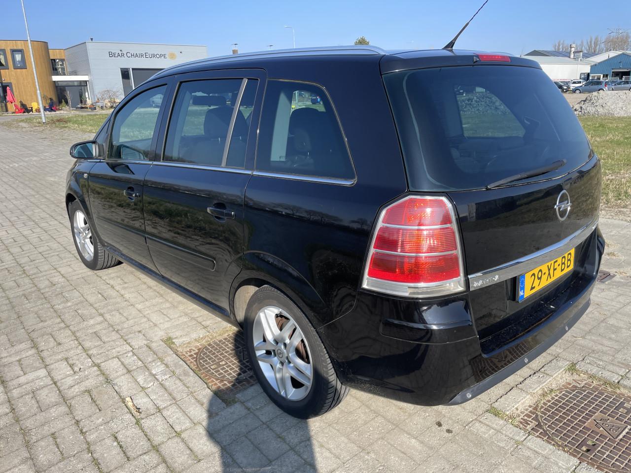 Opel zafira 2.2 7 zits 1650euro