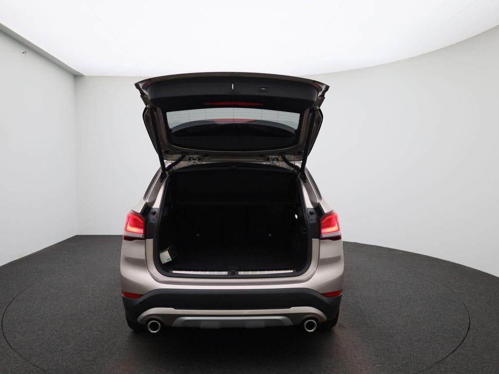 BMW X1 sdrive20i business edition plus | automaat | stoel verwarming | lede