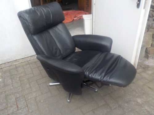 Mooie kwaliteit leren , draai relax fauteuil in zeer goede staat