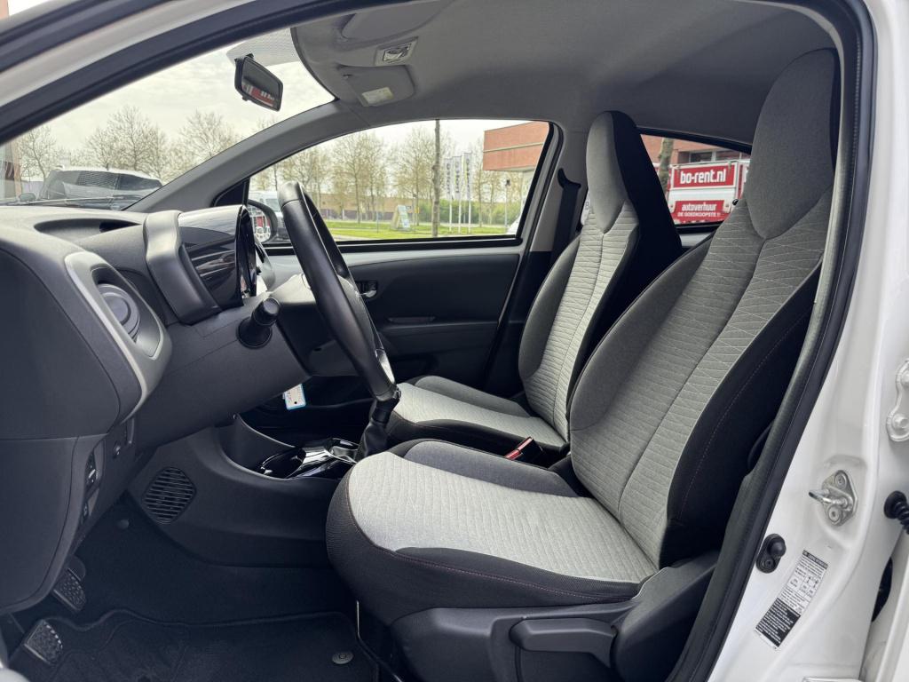 Citroen C1 1.0 e-vti shine navigatie + park. sensor, nl-auto!