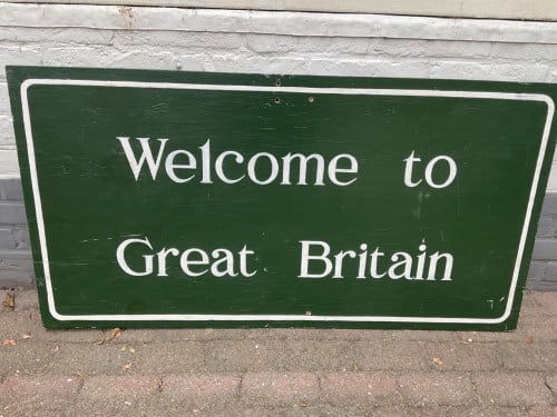 Welcome to Great Britain .   ( houten bord )