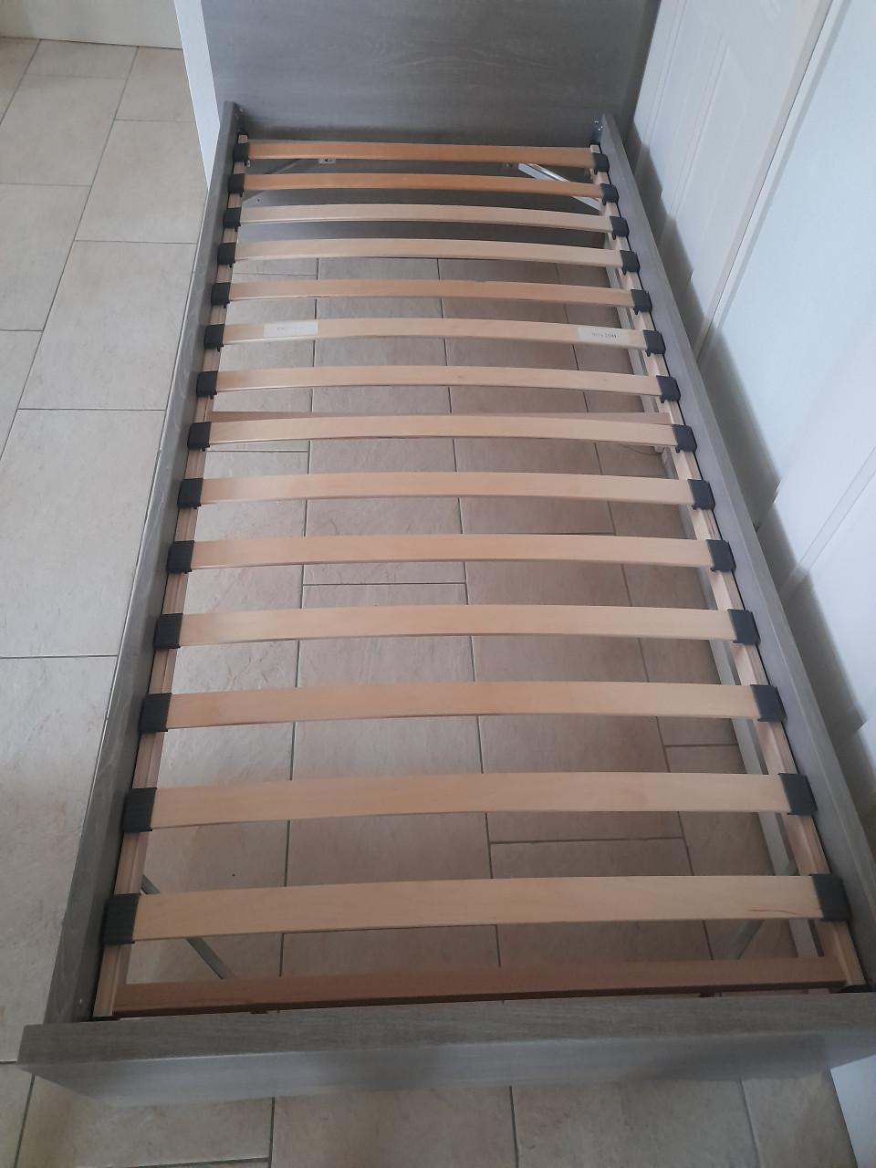 1 Persoons bed 90 x 200 ( in goede staat )