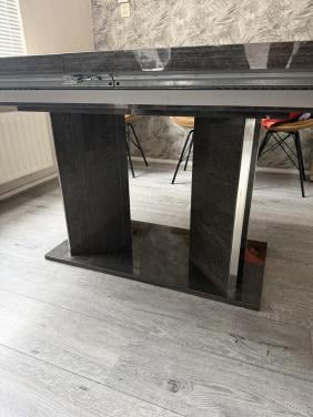 Uitschuifbare eetkamertafel 1,04 bij 1,80, uitschuifbaar tot 2,70