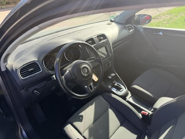 Volkswagen Golf 1.4 tsi comfortline let op ;automaat bak schok en licht hag