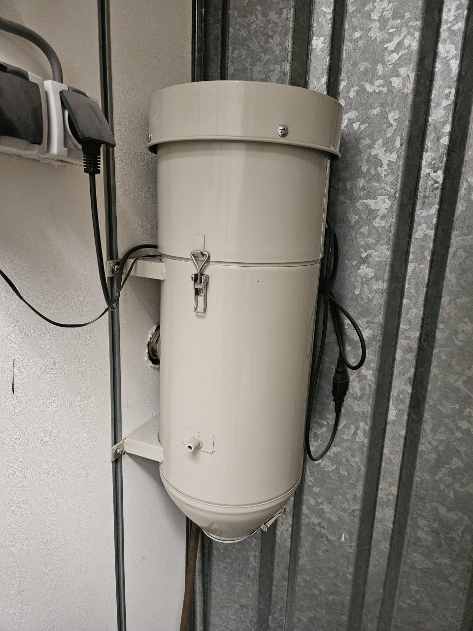Straalcabine met afzuig installatie