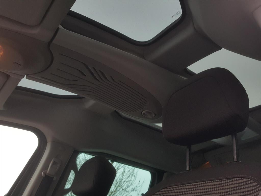 Peugeot Partner 1.6vti-110pk tepee outdoor zenith-dak | trekhaak | panorama