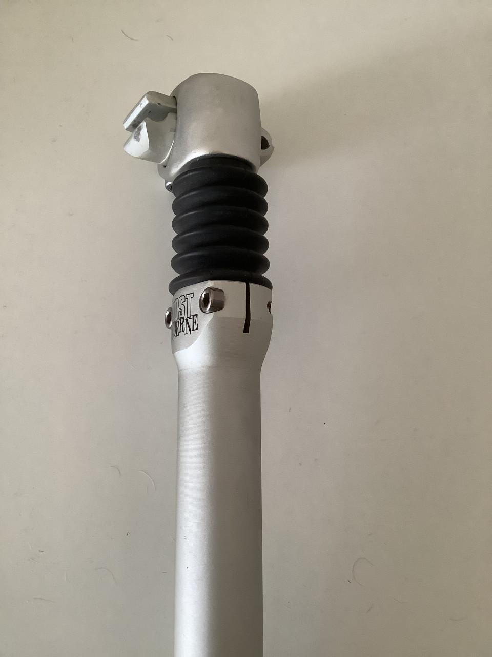 Verende aluminium zadelpen van Post Moderne 27,2 mm x 25 cm