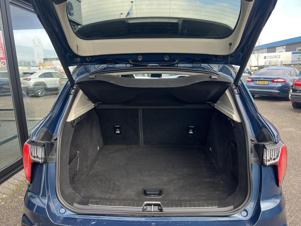 Lynk & Co 01 1.5 261pk phev plug inn hybrid , trekhaak ,pano dak,car play