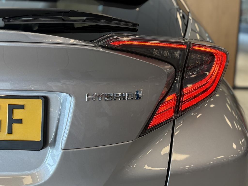 Toyota C-hr 1.8 hybrid executive