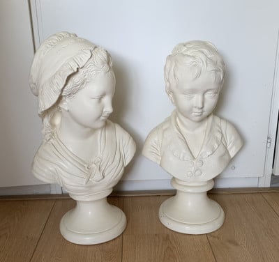 2 ART DECO BORSTBEELDEN, JONGEN EN MEISJE