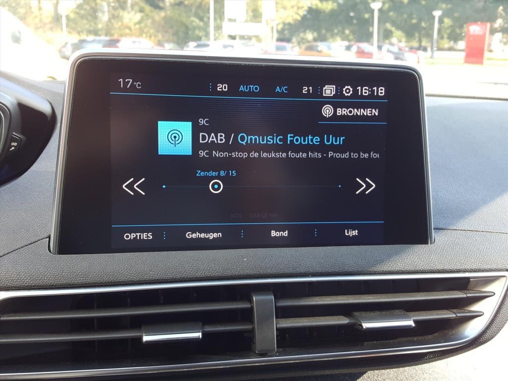 Peugeot 3008 1.2pt 130pk allure trekhaak | navi | apple carplay & android a