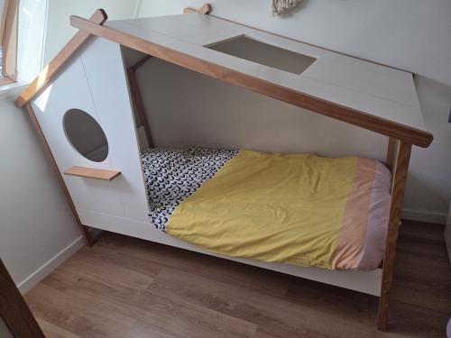 Tipi bed Coco en linnenkast Julian voor kind tot tiener
