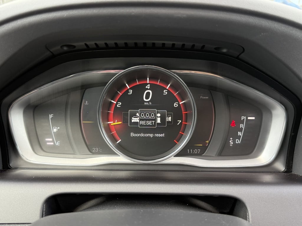 Volvo XC60 t5 245pk aut6 polar+ luxury| panodak| trekhaak| standkachel| ca