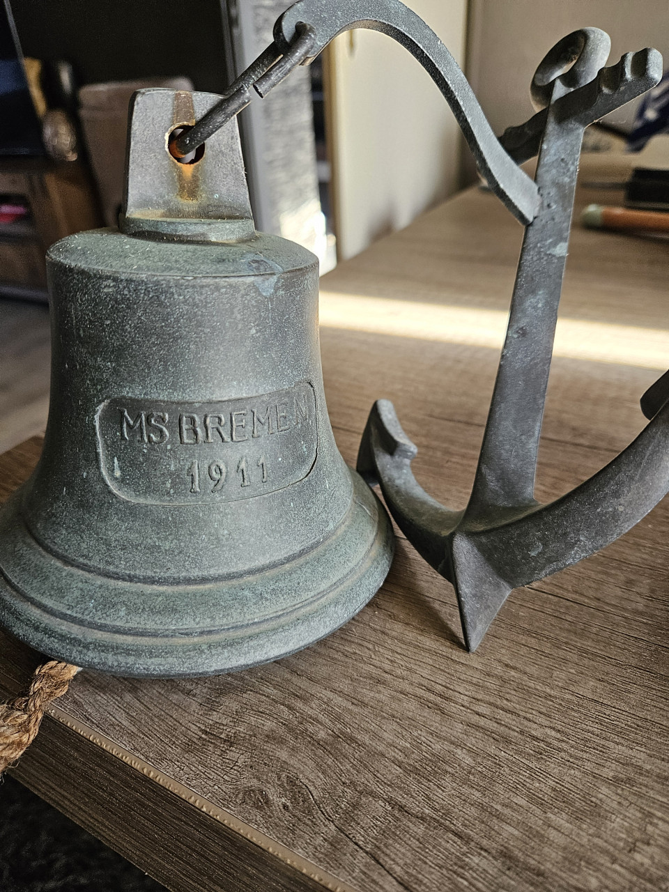 Mooie antieke bronzen scheepsbel met anker, zware kwaliteit...