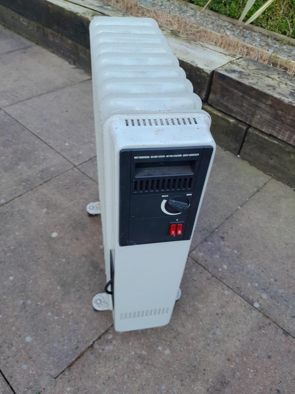 Gratis af te halen: Electrische (oliegevulde) mobiele radiator