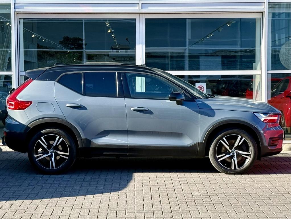 Volvo XC40 t4 211pk recharge r-design| pano| adap.cruise| trekhaak| camera