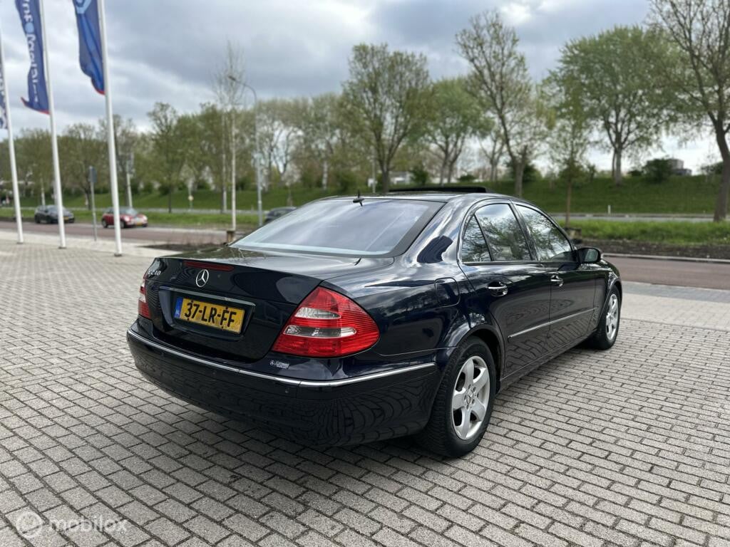 Mercedes E-klasse 240 Elegance Navi PDC Xenon km262.885 Nap BJ2003