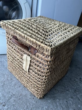 Seagrass opbergmand met deksel en leren handgrepen 45x42 cm.