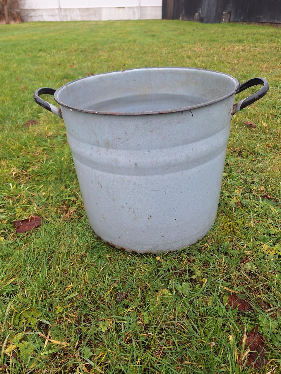 Zinken en email weckketels en emmers