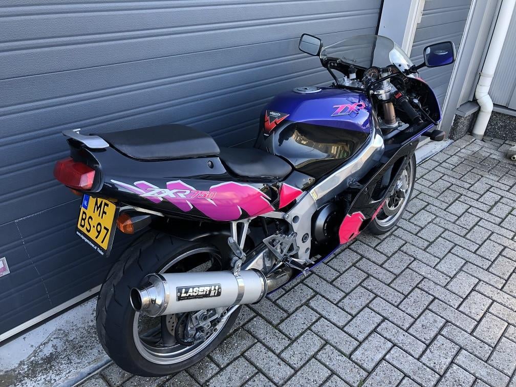 Onverknoeide Kawasaki ZXR750