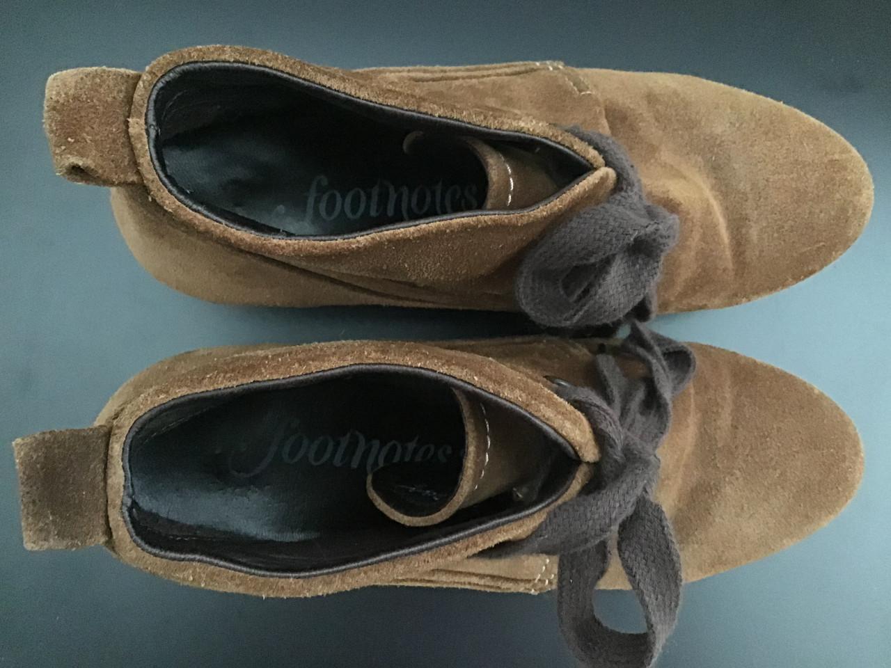 Enkellaarsjes Footnotes