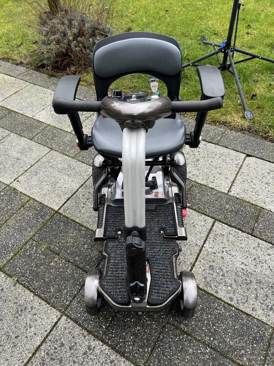 Mango Carbon de Luxe Scootmobile