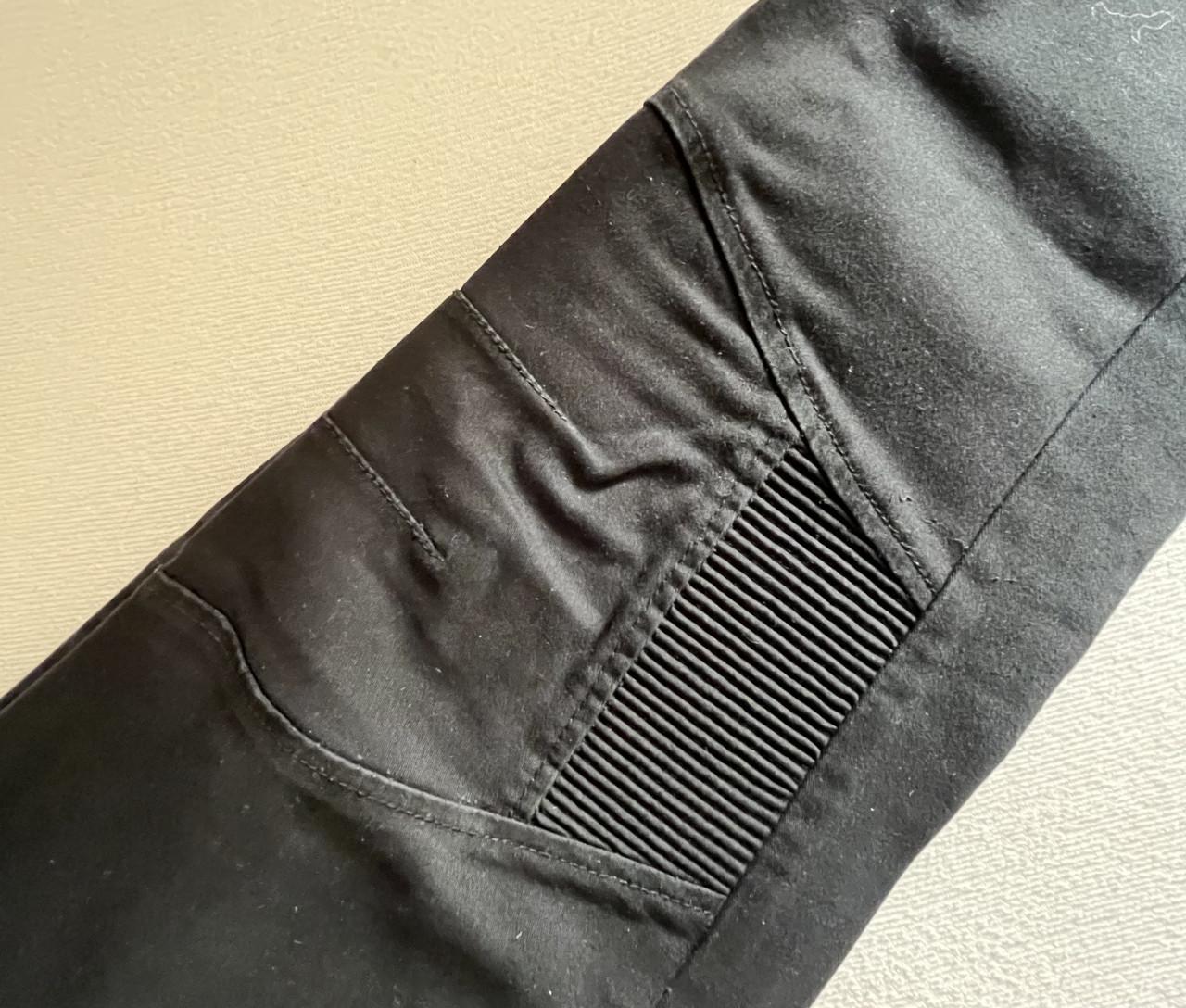 Spijkerbroeken zwart en blauw