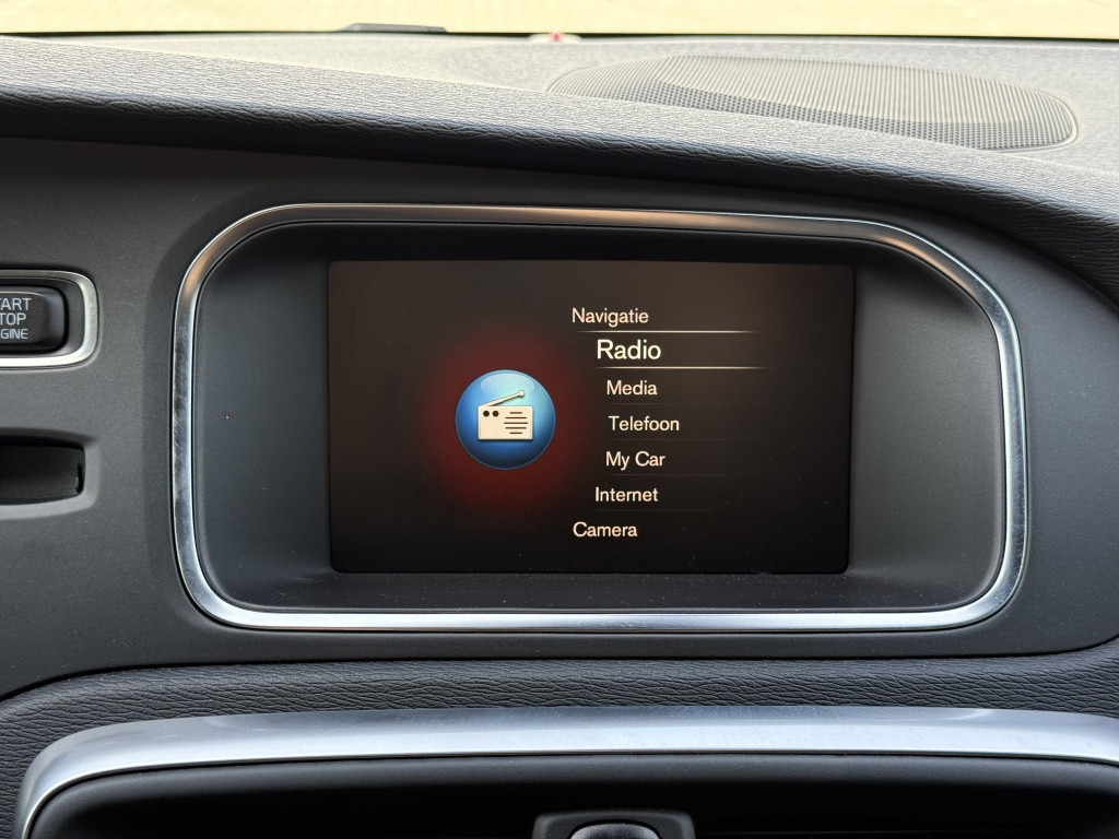 Volvo V40 t3 153pk aut6 polar+ sport| panodak| camera| trekhaak| keyless|