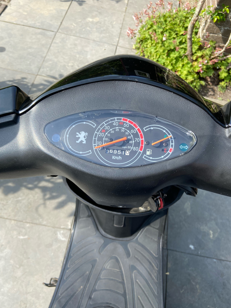 Scooter peugeot v-clic (blauw kenteken)