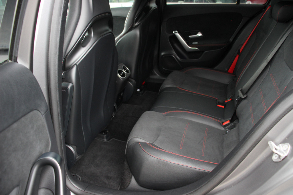 Mercedes-Benz A-Klasse amg 35 4matic premium plus | schaalstoelen | 360 cam