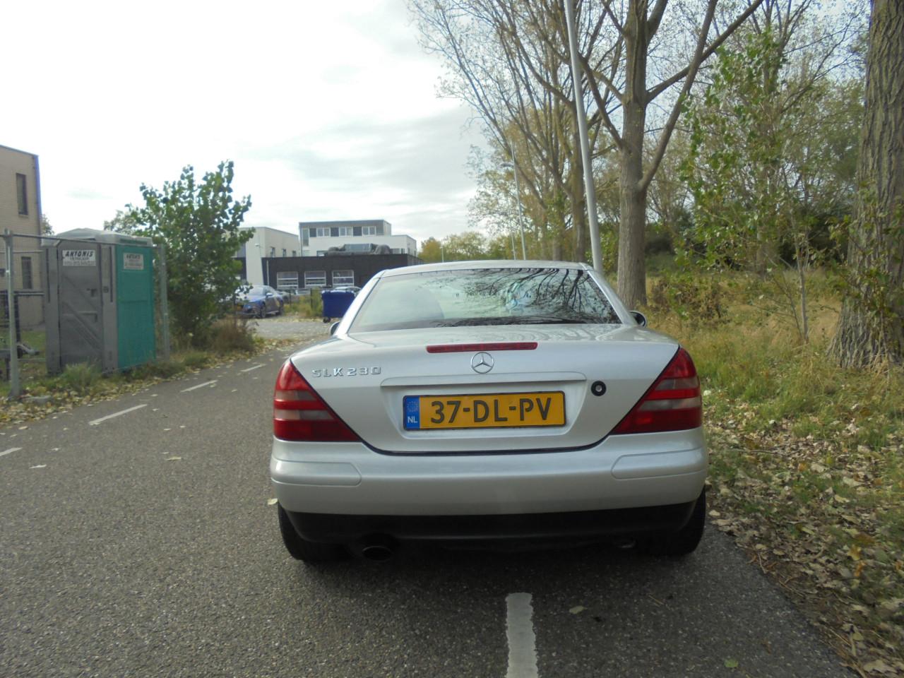 SLK 230 Compressor in nette conditie 139.908 Km Aflevering met vol jaar Apk