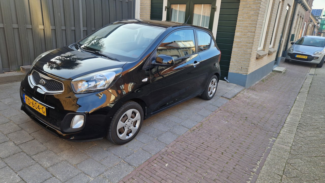 Kia Picanto zwart