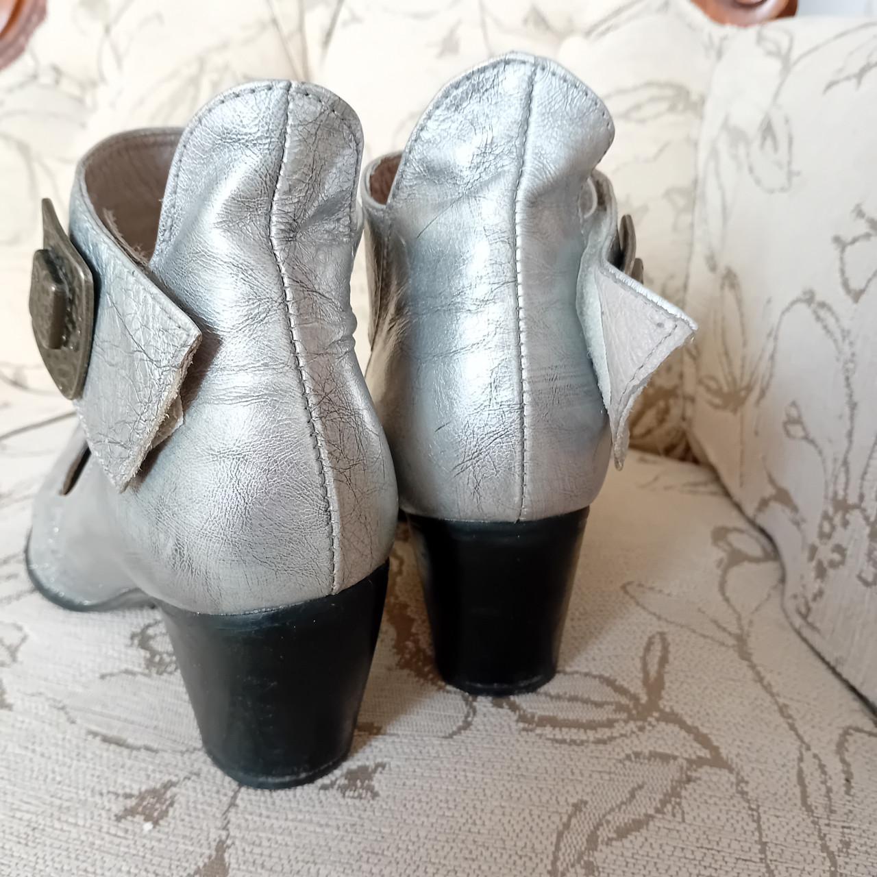 Aparte zilverkleurige schoenen mt 37