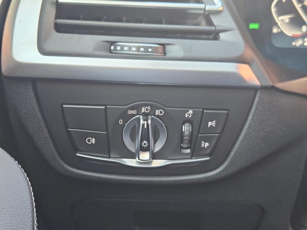 BMW X3 xdrive30e m-sport | pano | acc | camera