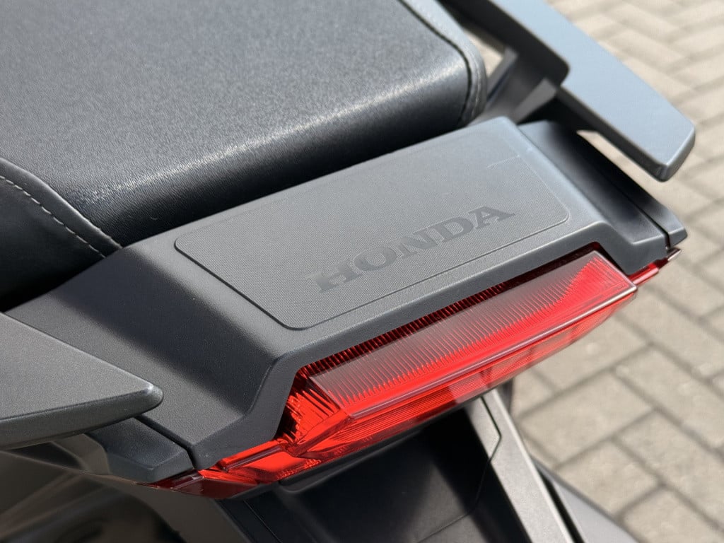 Honda Nc 750 x-adv | adventure pack | btw | akrapovic | sp-connect houder |