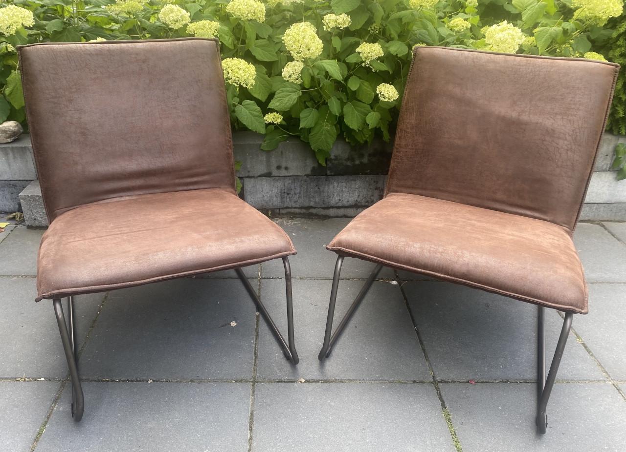 2 fauteuils in roest/bruine stof.