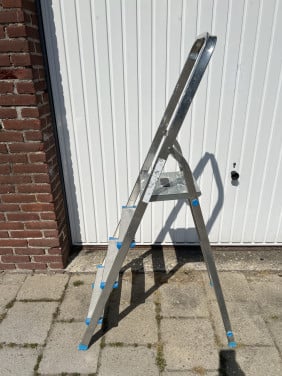 Nieuwe aluminum Huishoudelijke trap van GAMMA lichtgewicht en stevig