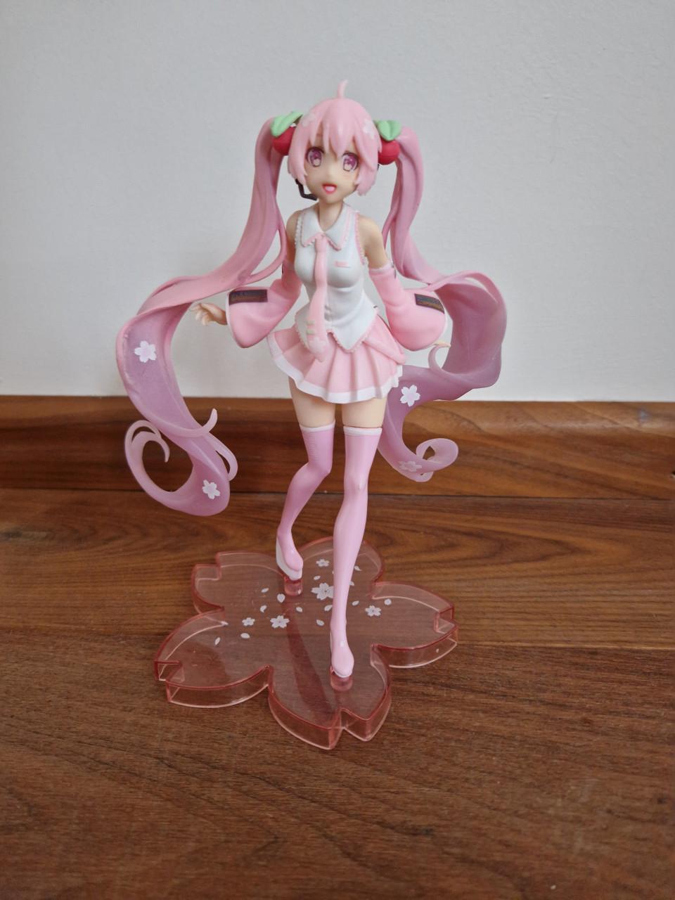 Hatsune Miku figuur en kussenhoes