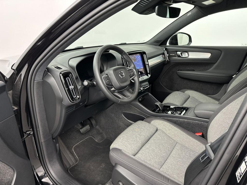 Volvo XC40 b4 194pk plus dark| achteruitrijcamera| trekhaak| adap.cruise