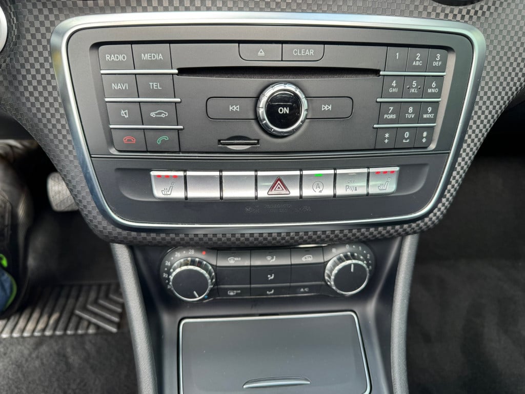 Mercedes-Benz A-Klasse 180 urban , apple-carplay / panorama dak